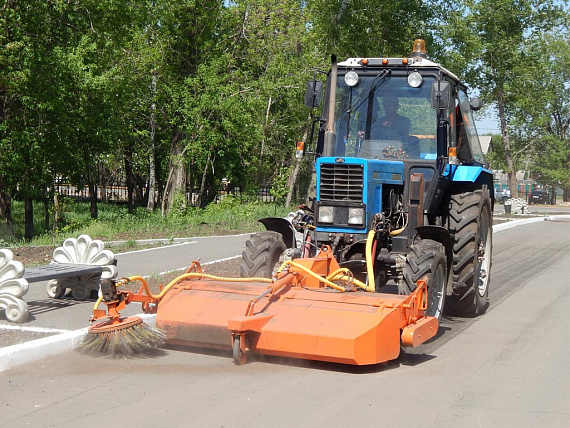Щетка с бункером ЩФС 2.0 (ГУ) система полива на 500 л0