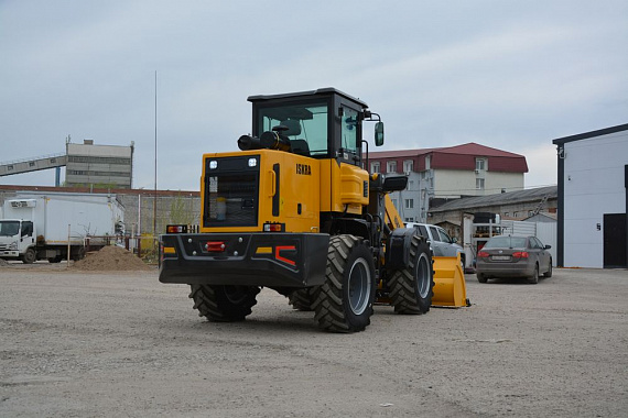 Фронтальный погрузчик ISKRA ZL300